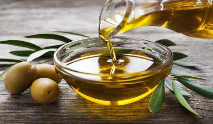  7 Great Ways to use Olive Oil in your Beauty Routine